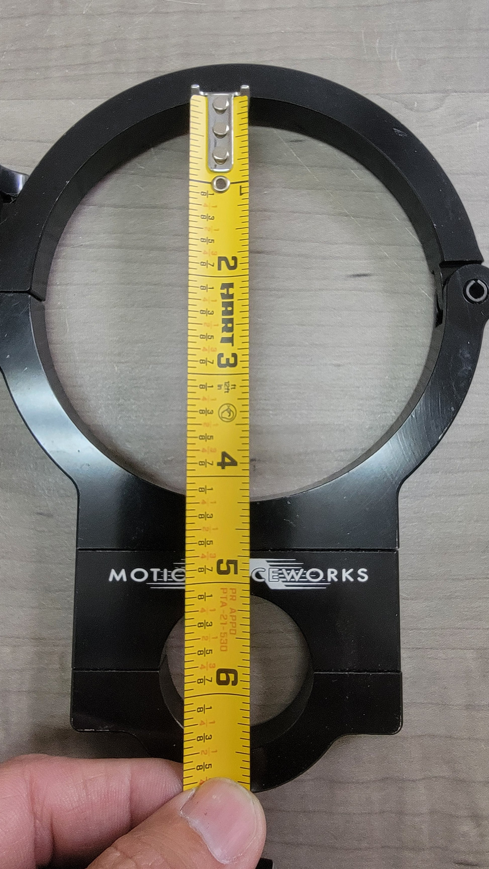 MOTION BOTTLE CLAMP