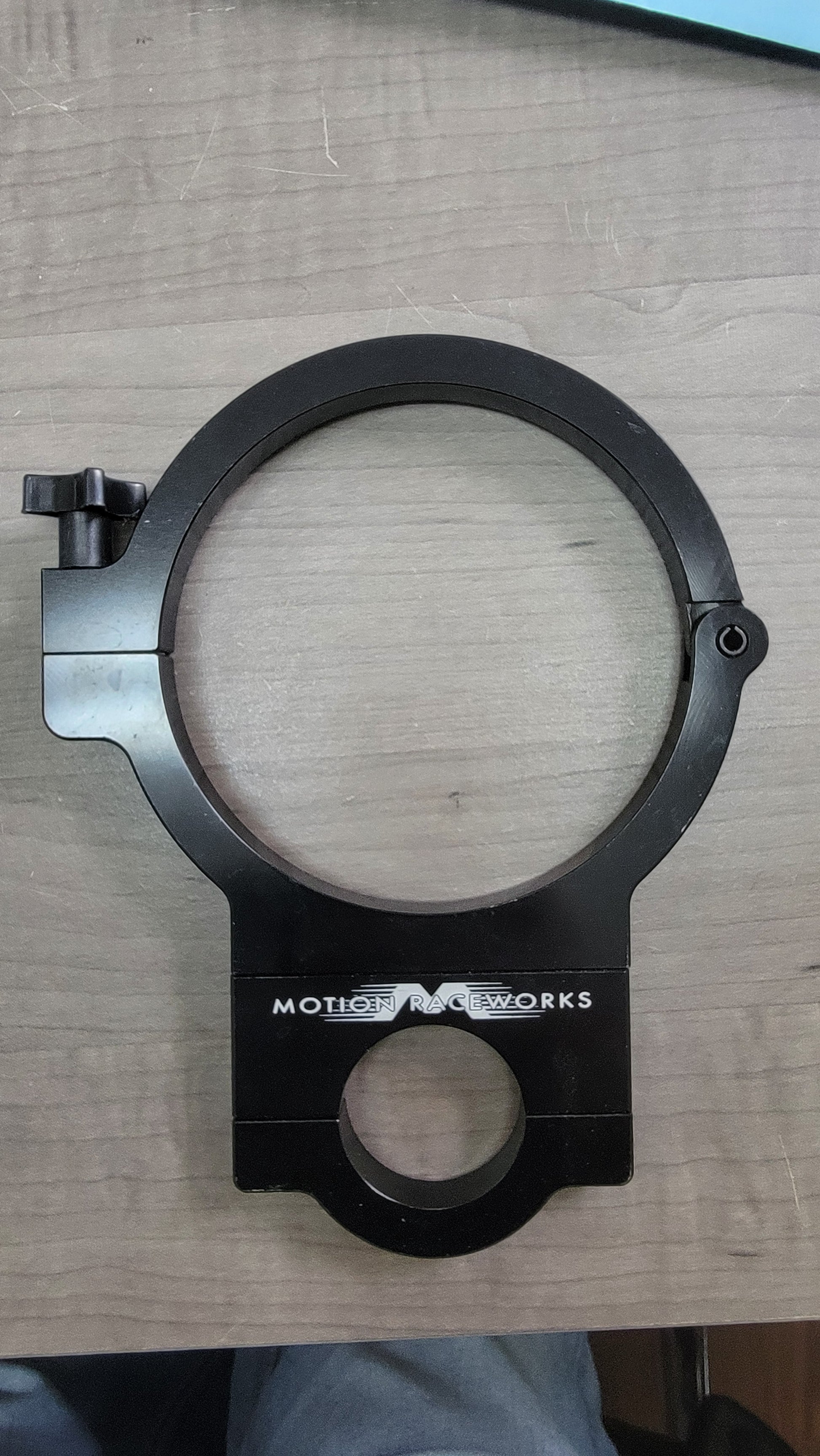 MOTION BOTTLE CLAMP